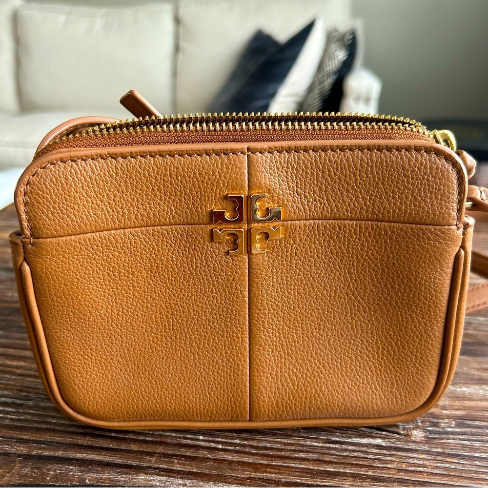 Beautiful should bag. Great condition